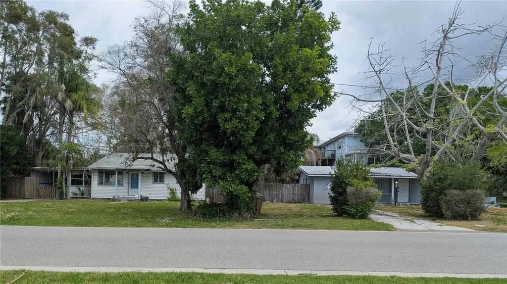 7001 & 7011 Hibiscus Avenue S South Pasadena FL 33707