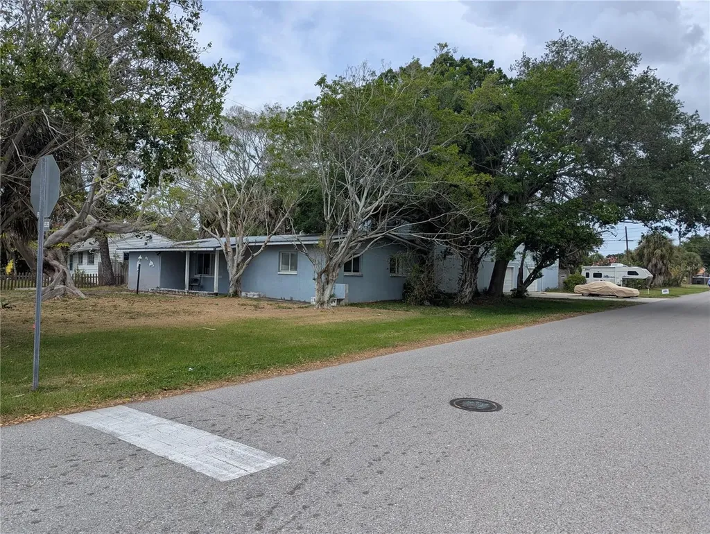 7001 & 7011 Hibiscus Avenue S South Pasadena FL 33707