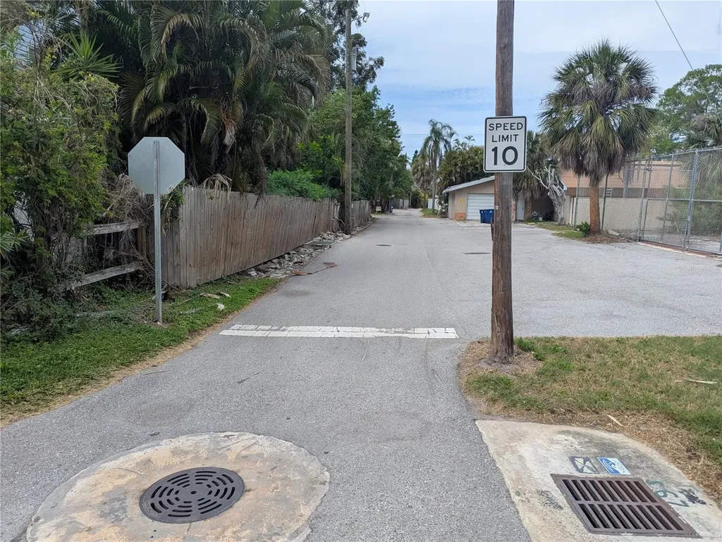 7001 & 7011 Hibiscus Avenue S South Pasadena FL 33707
