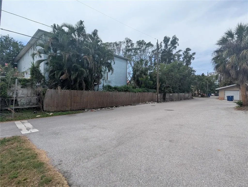 7001 & 7011 Hibiscus Avenue S South Pasadena FL 33707