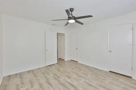 284 115th Avenue N St Petersburg FL 33716
