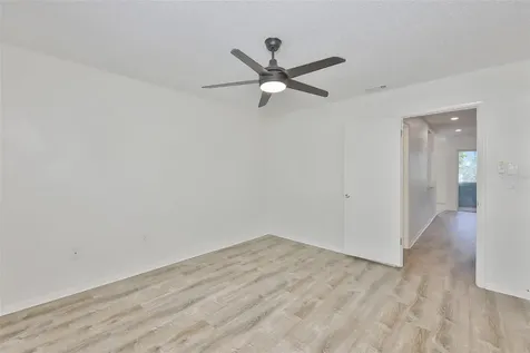 284 115th Avenue N St Petersburg FL 33716