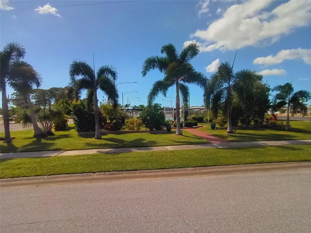 5308 Tri Par Drive Sarasota FL 34234