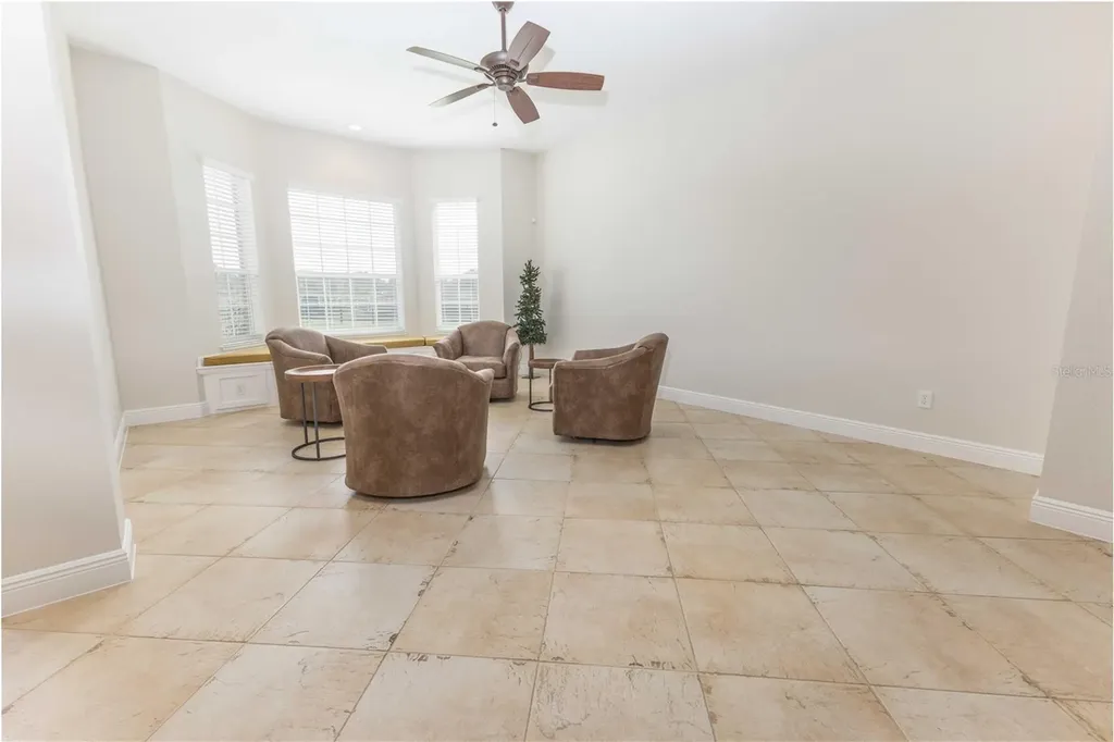 10517 NE 27th Street Oxford FL 34484