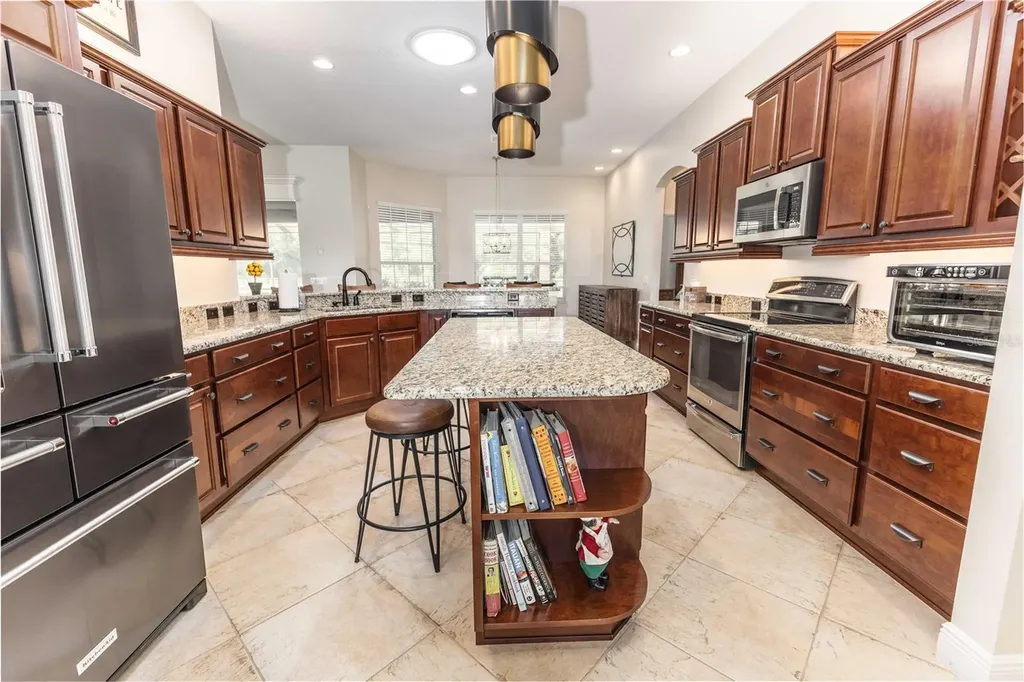 10517 NE 27th Street Oxford FL 34484