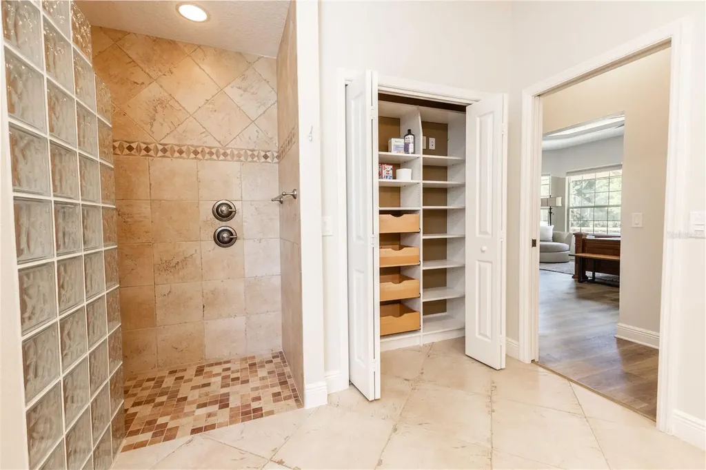 10517 NE 27th Street Oxford FL 34484