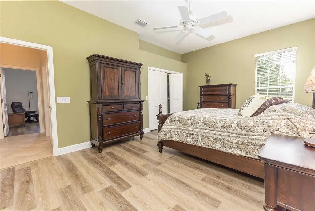 10517 NE 27th Street Oxford FL 34484