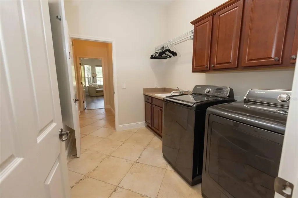 10517 NE 27th Street Oxford FL 34484
