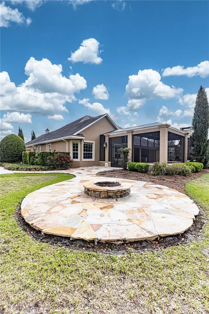 10517 NE 27th Street Oxford FL 34484