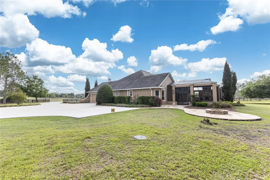 10517 NE 27th Street Oxford FL 34484