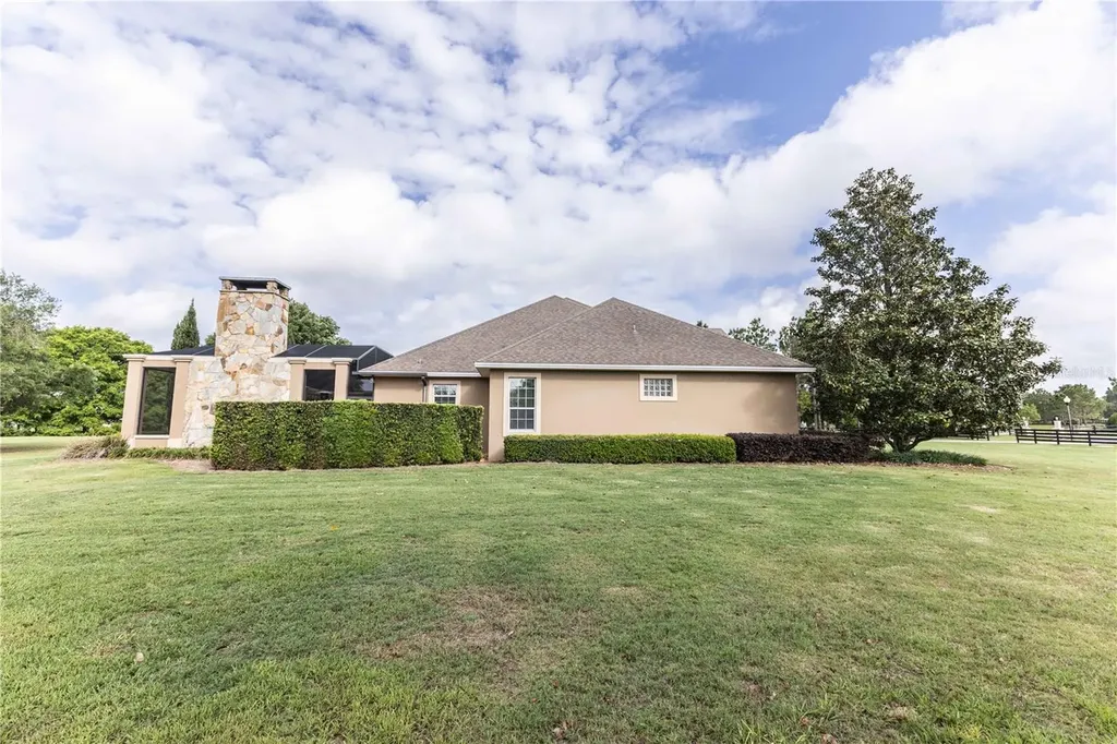 10517 NE 27th Street Oxford FL 34484