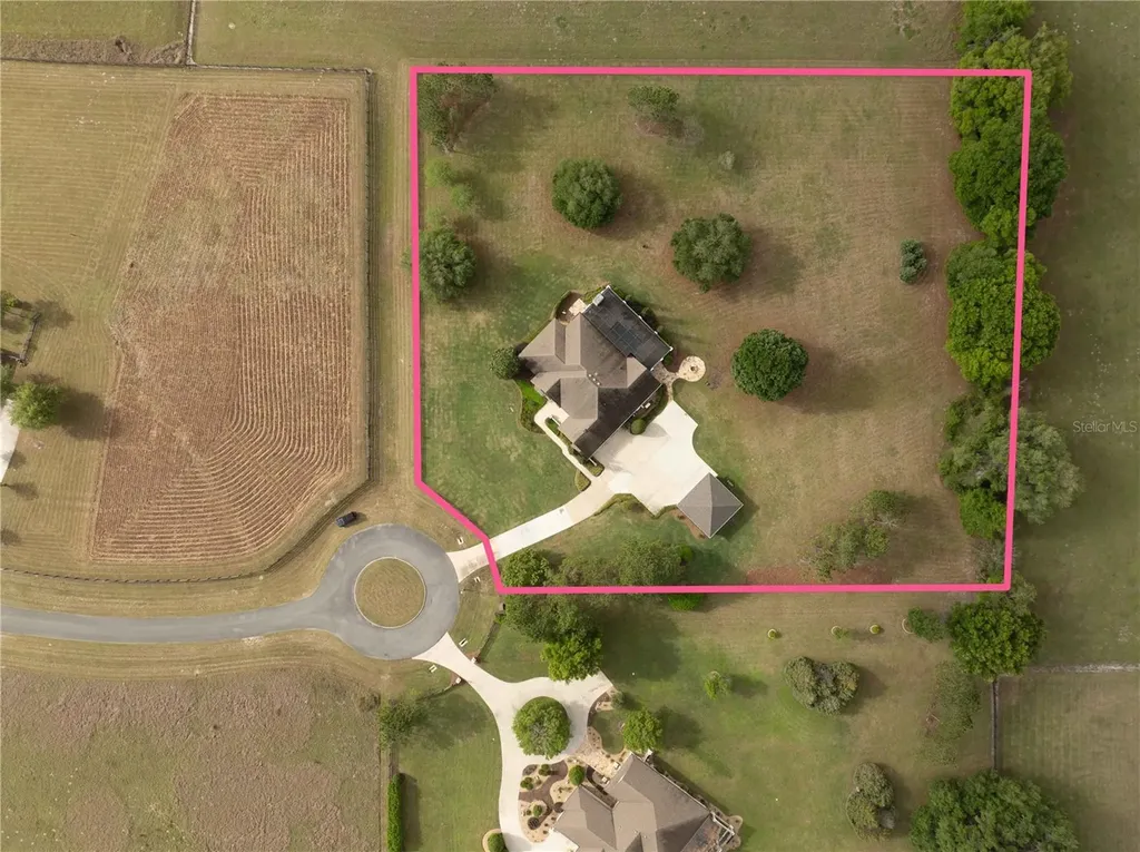 10517 NE 27th Street Oxford FL 34484