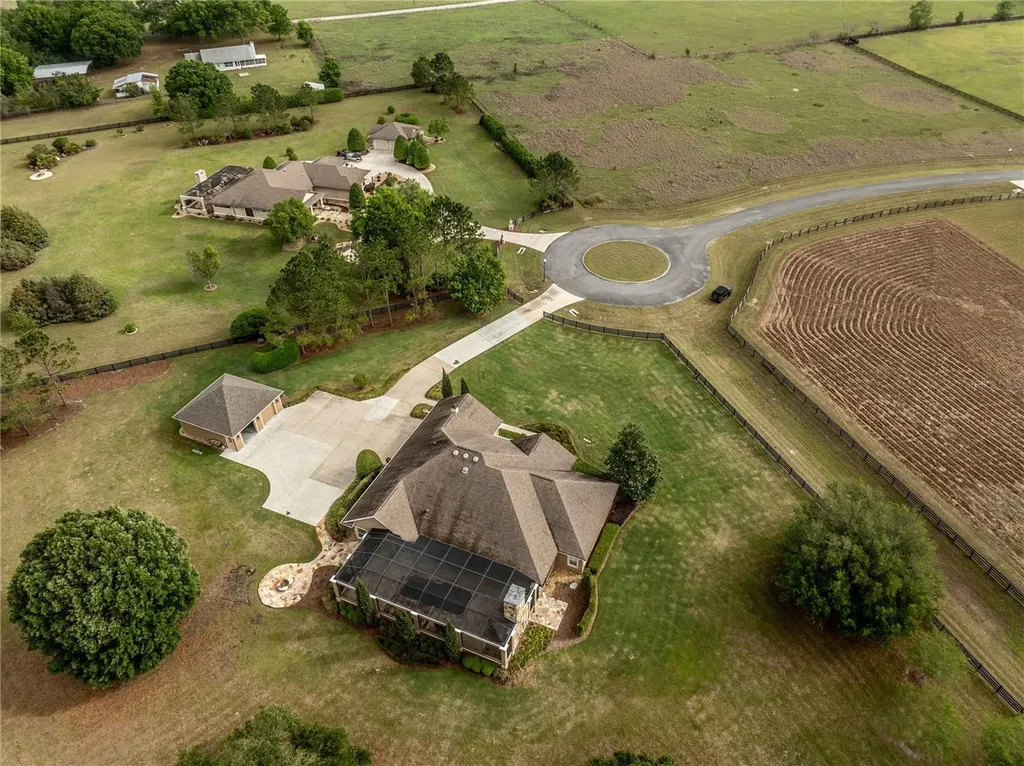 10517 NE 27th Street Oxford FL 34484