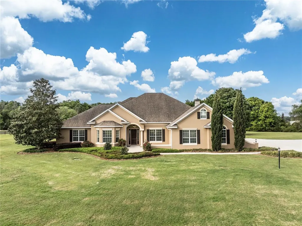 10517 NE 27th Street Oxford FL 34484