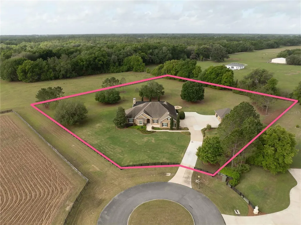 10517 NE 27th Street Oxford FL 34484
