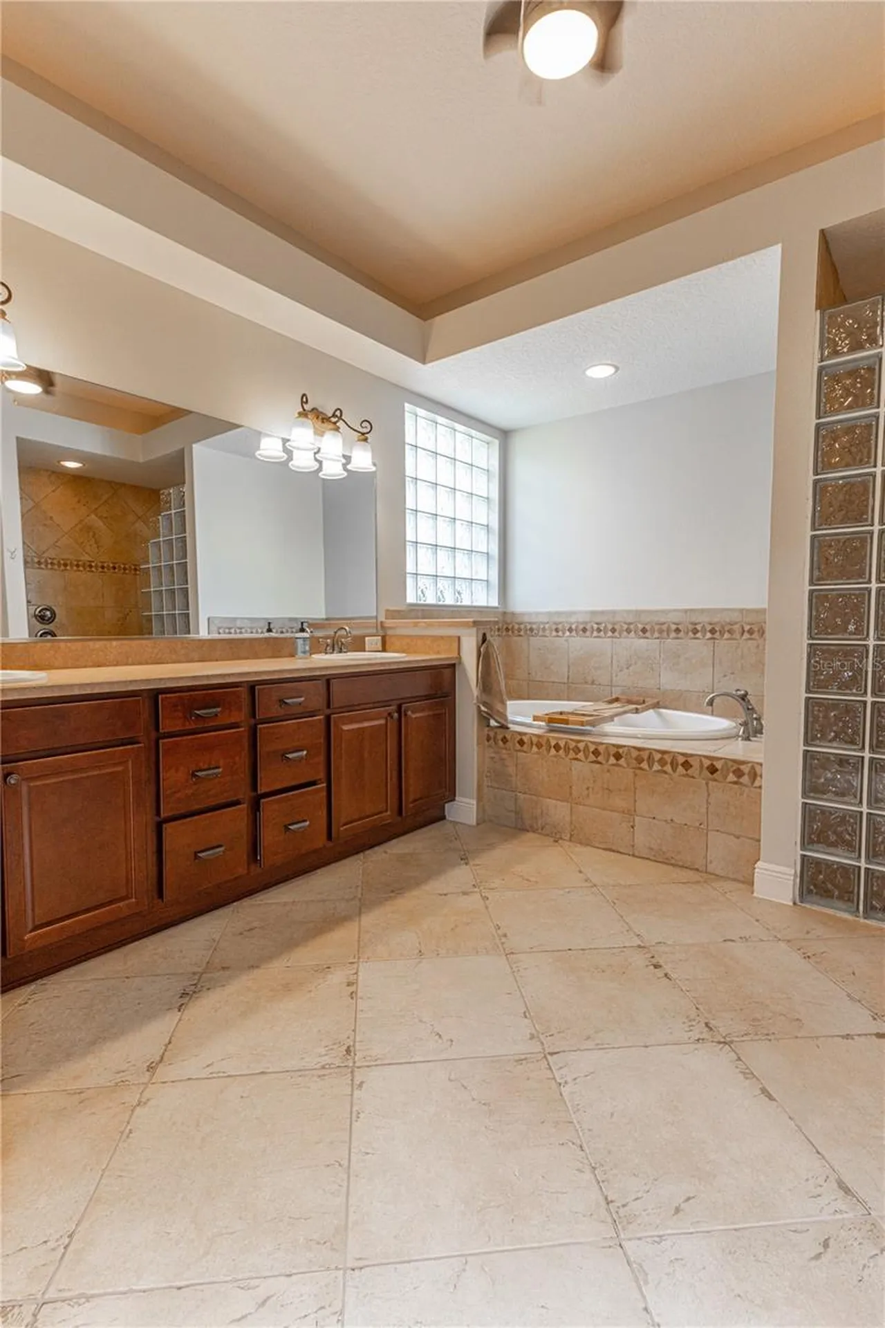 10517 NE 27th Street Oxford FL 34484