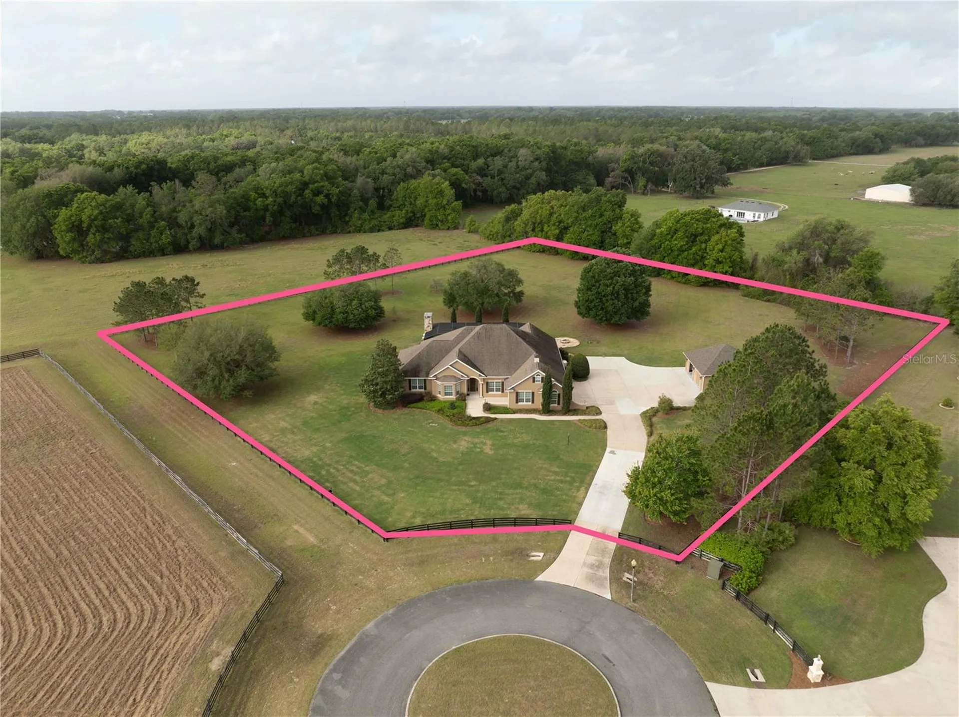 10517 NE 27th Street Oxford FL 34484