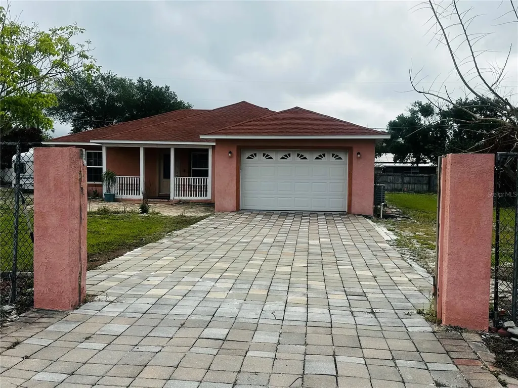 910 W Rich Drive Mount Dora FL 32757