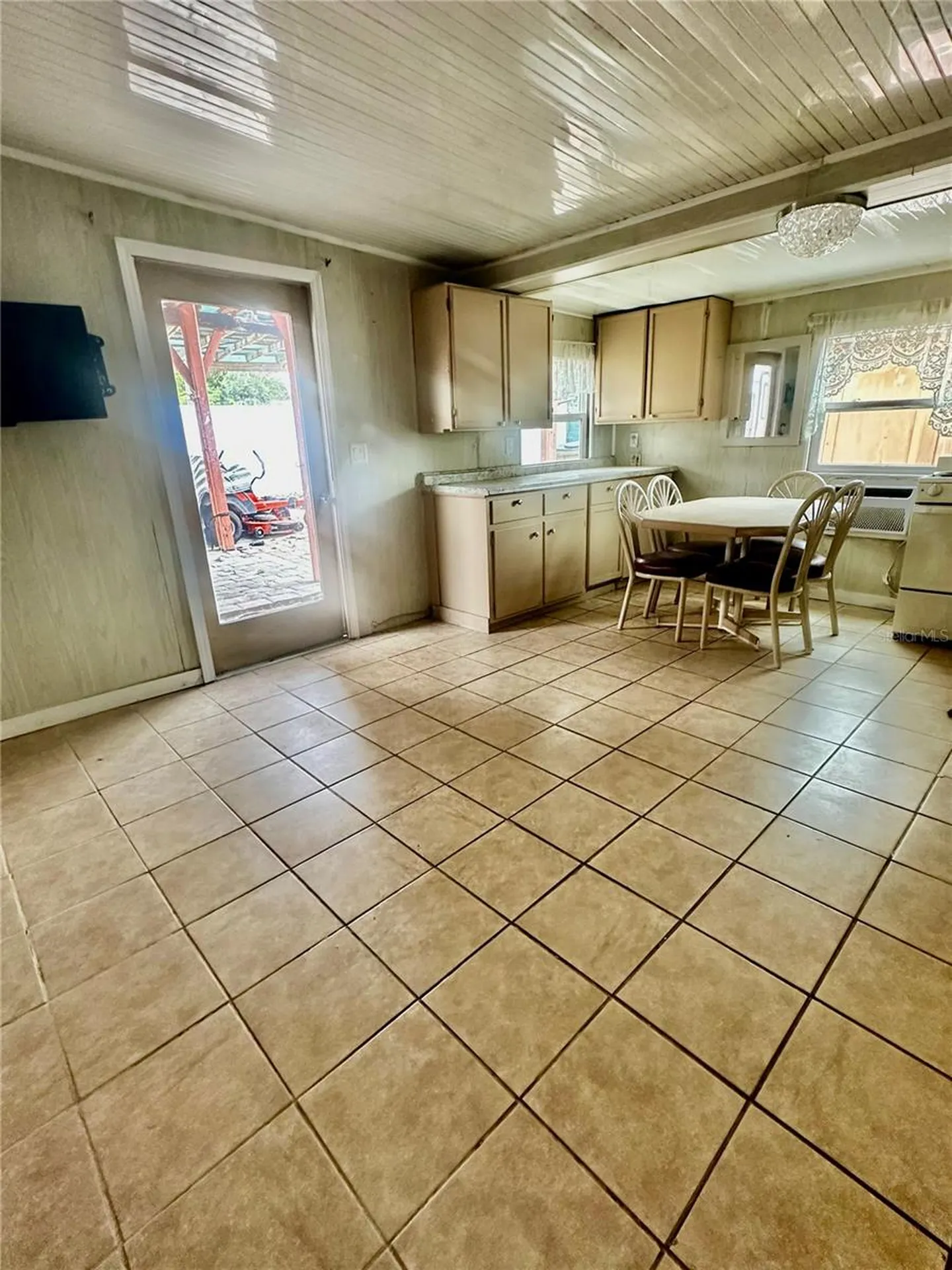 910 W Rich Drive Mount Dora FL 32757