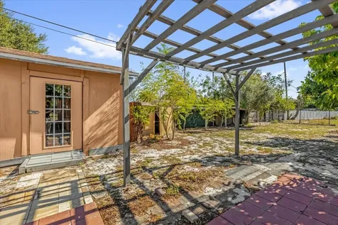 910 W Rich Drive Mount Dora FL 32757