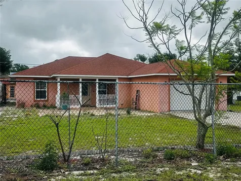 910 W Rich Drive Mount Dora FL 32757