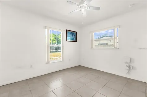910 W Rich Drive Mount Dora FL 32757