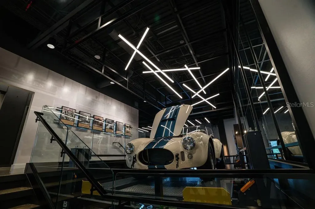 7045 N Tamiami Trail Sarasota FL 34243