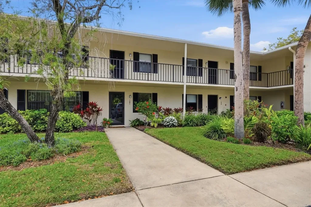 7130 Fairway Bend Lane Sarasota FL 34243