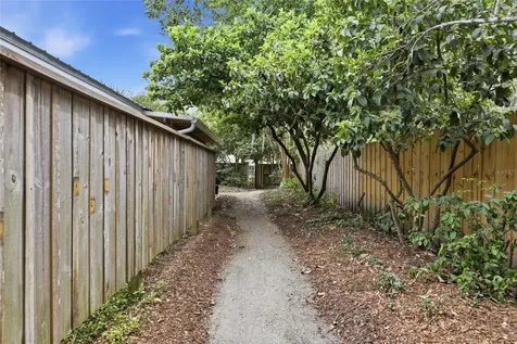 1716 NW 12th Road Gainesville FL 32605