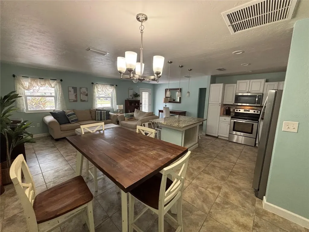 1008 Estremadura Drive Bradenton FL 34209
