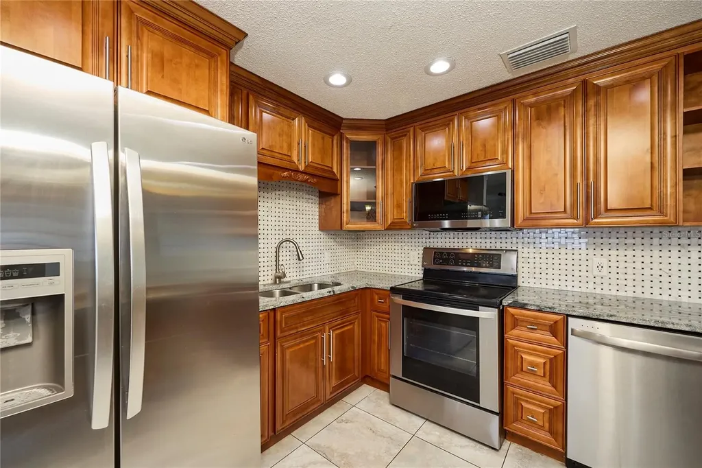 6804 N Hubert Avenue Tampa FL 33614
