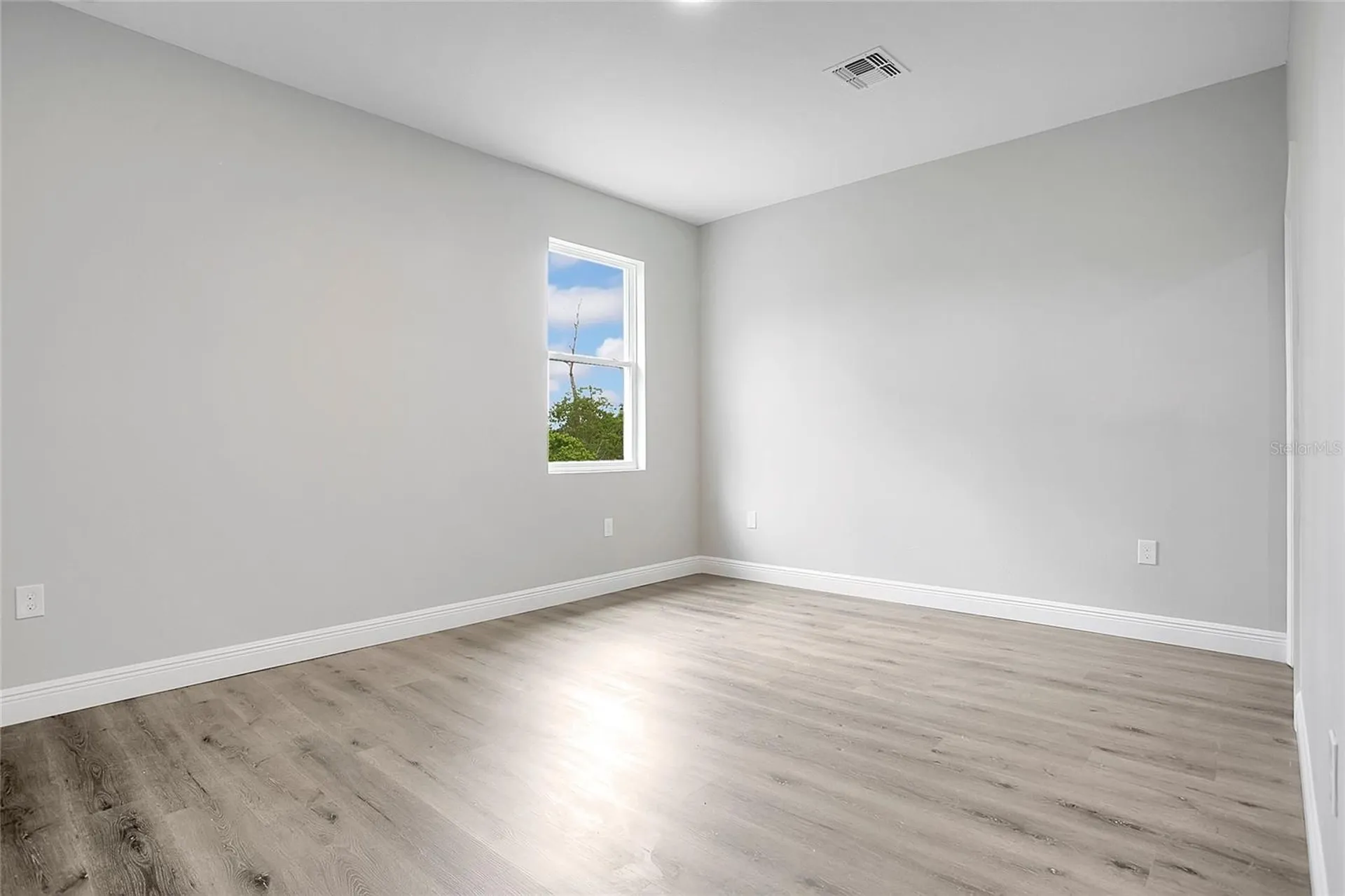 789 N Midland Drive Deltona FL 32725