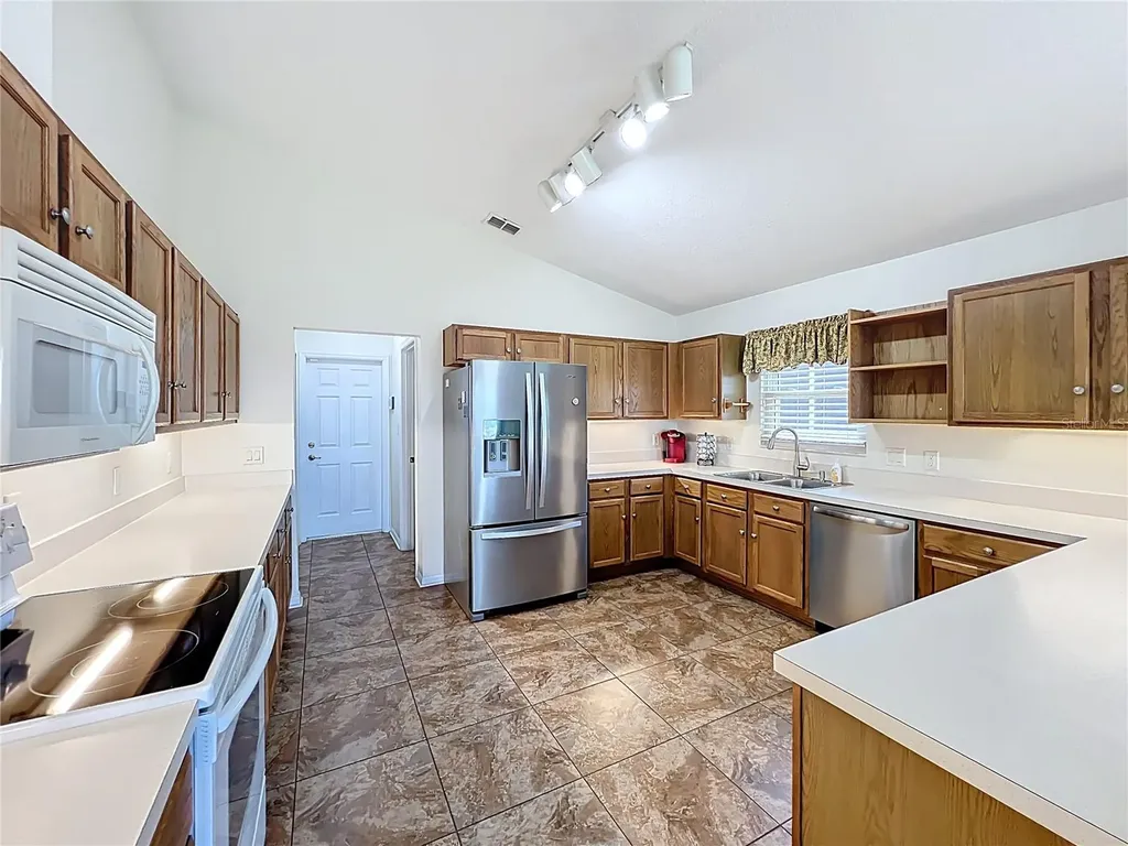4822 Sawgrass Lake Circle Leesburg FL 34748