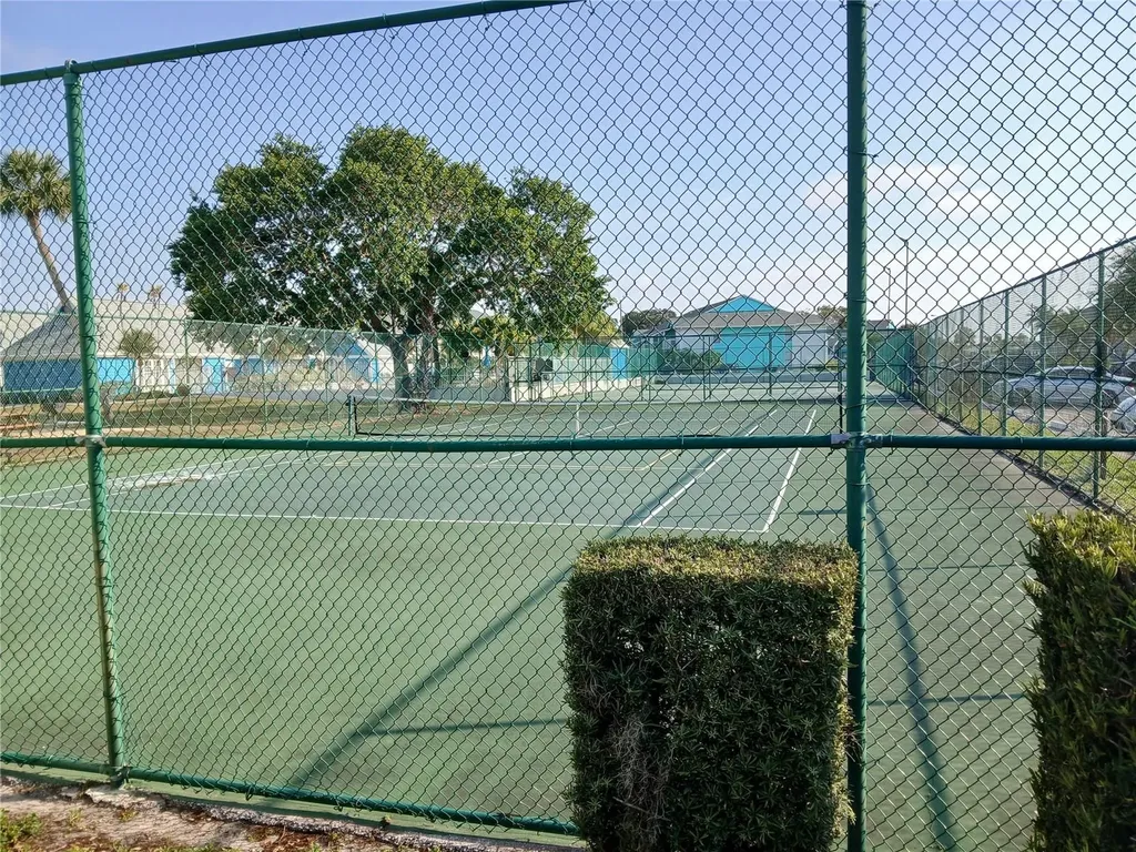 455 Alt 19 S Palm Harbor FL 34683