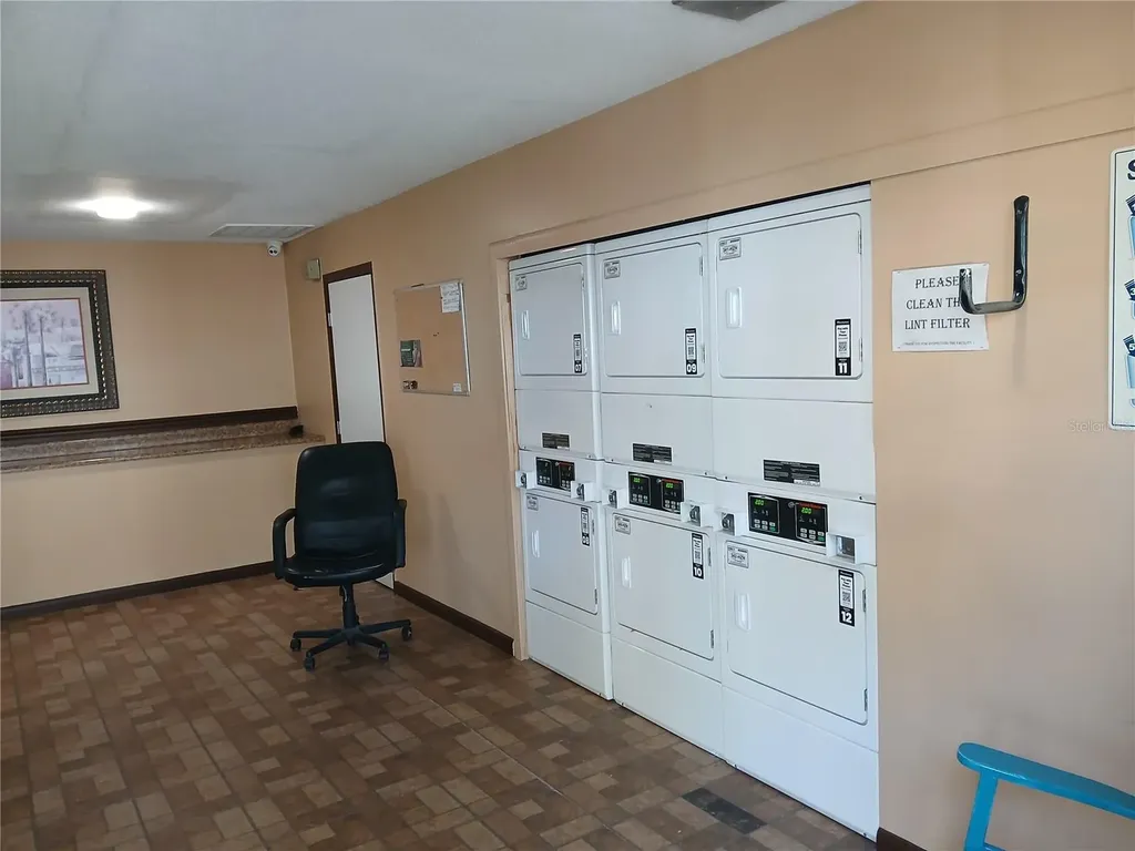 455 Alt 19 S Palm Harbor FL 34683