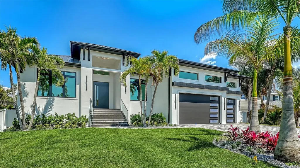 413 Island Circle Sarasota FL 34242