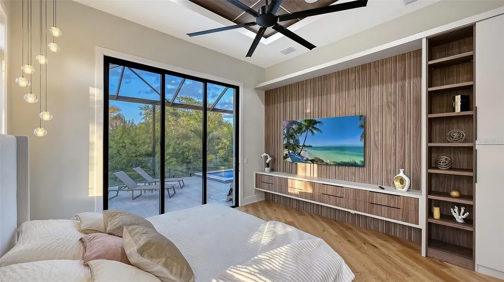 413 Island Circle Sarasota FL 34242