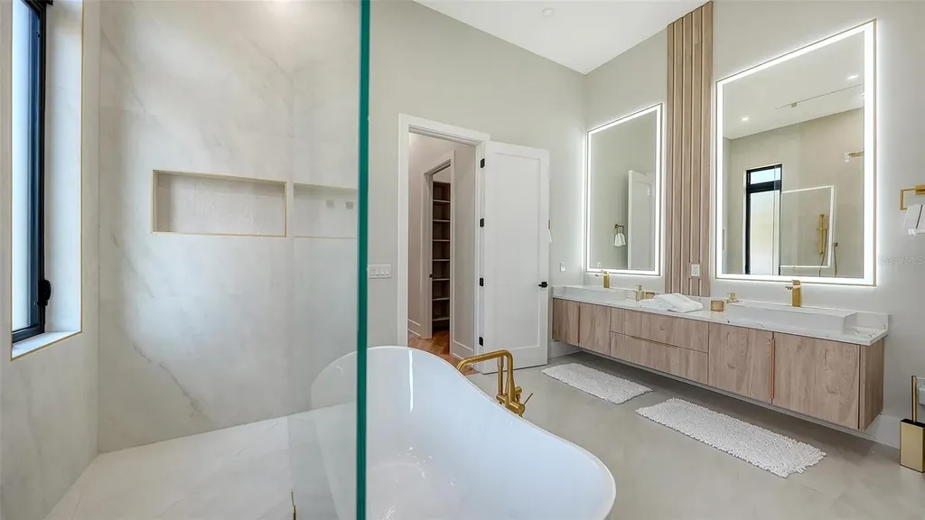 413 Island Circle Sarasota FL 34242