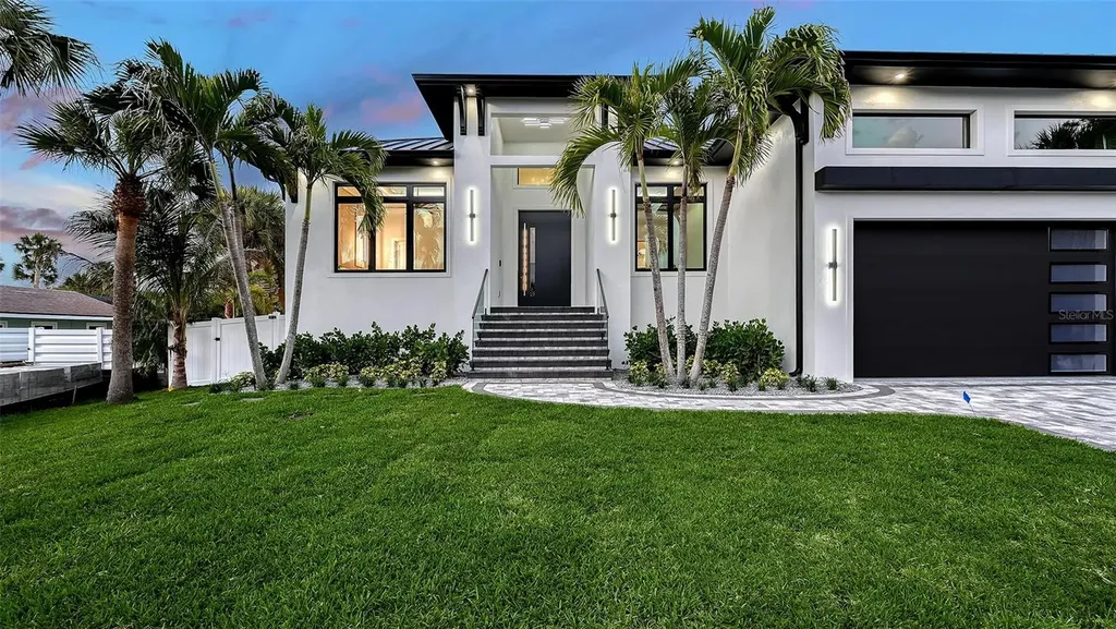 413 Island Circle Sarasota FL 34242