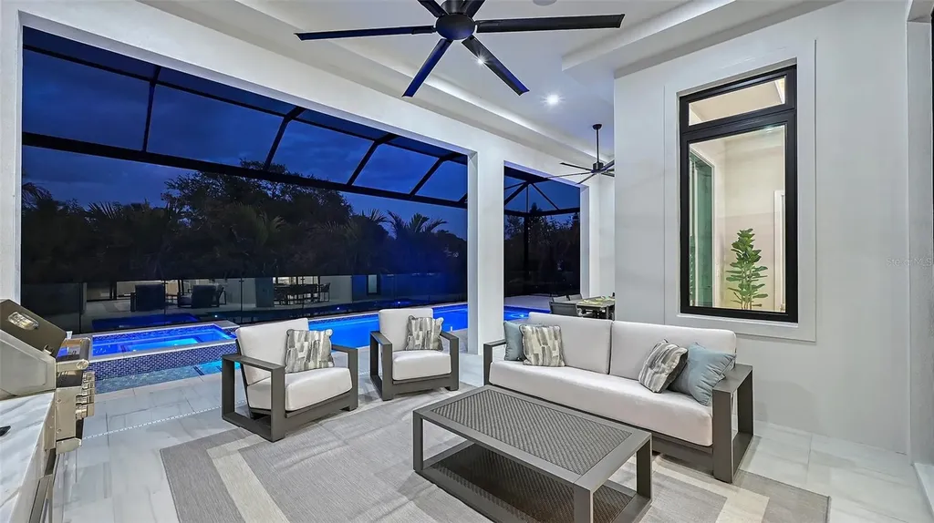 413 Island Circle Sarasota FL 34242