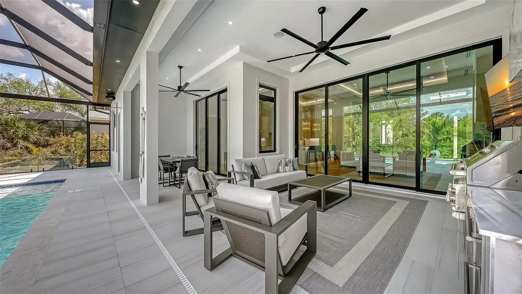 413 Island Circle Sarasota FL 34242