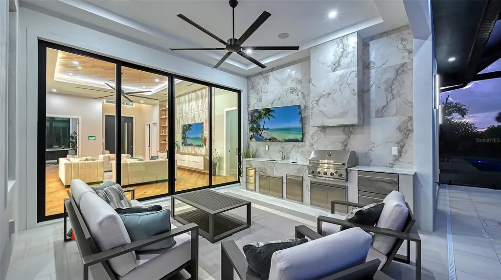 413 Island Circle Sarasota FL 34242