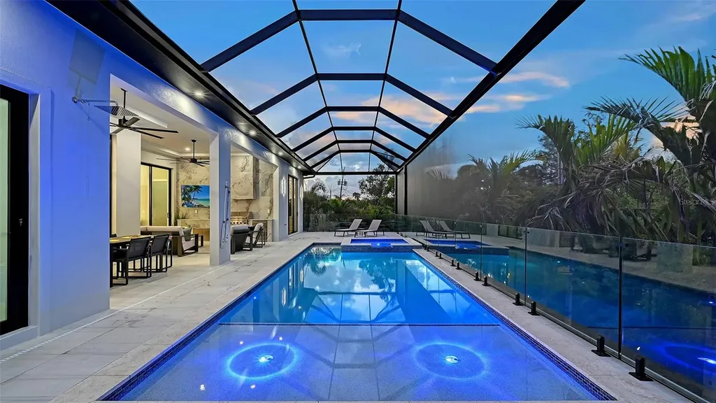 413 Island Circle Sarasota FL 34242