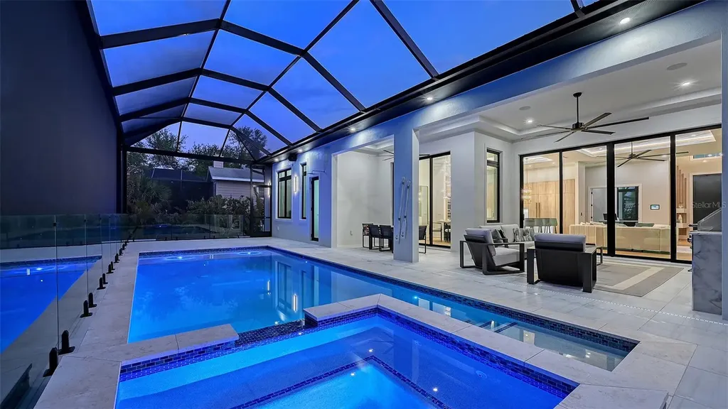413 Island Circle Sarasota FL 34242