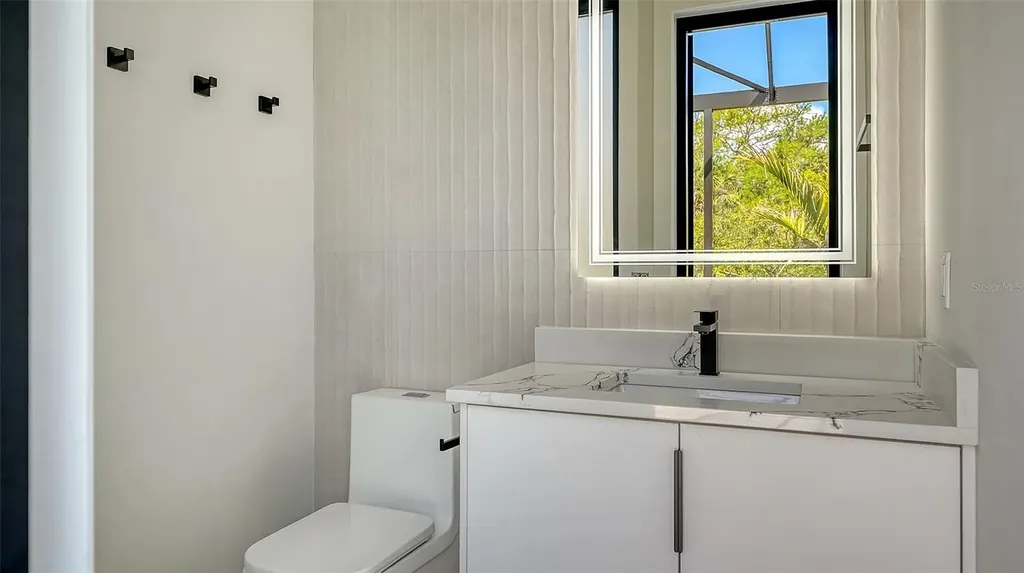 413 Island Circle Sarasota FL 34242