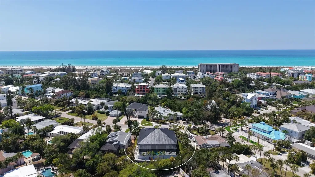 413 Island Circle Sarasota FL 34242