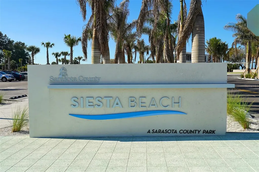 413 Island Circle Sarasota FL 34242