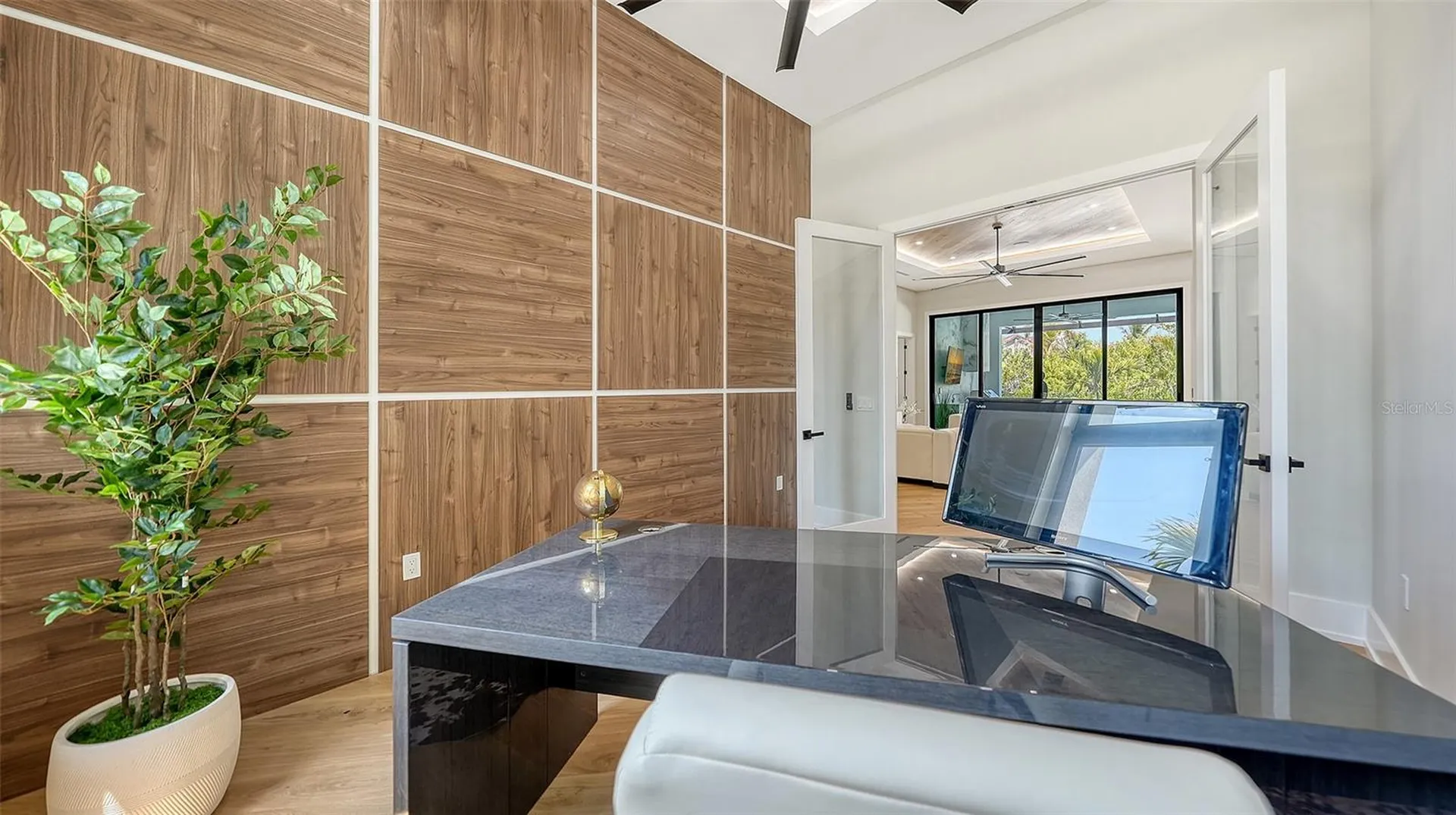 413 Island Circle Sarasota FL 34242