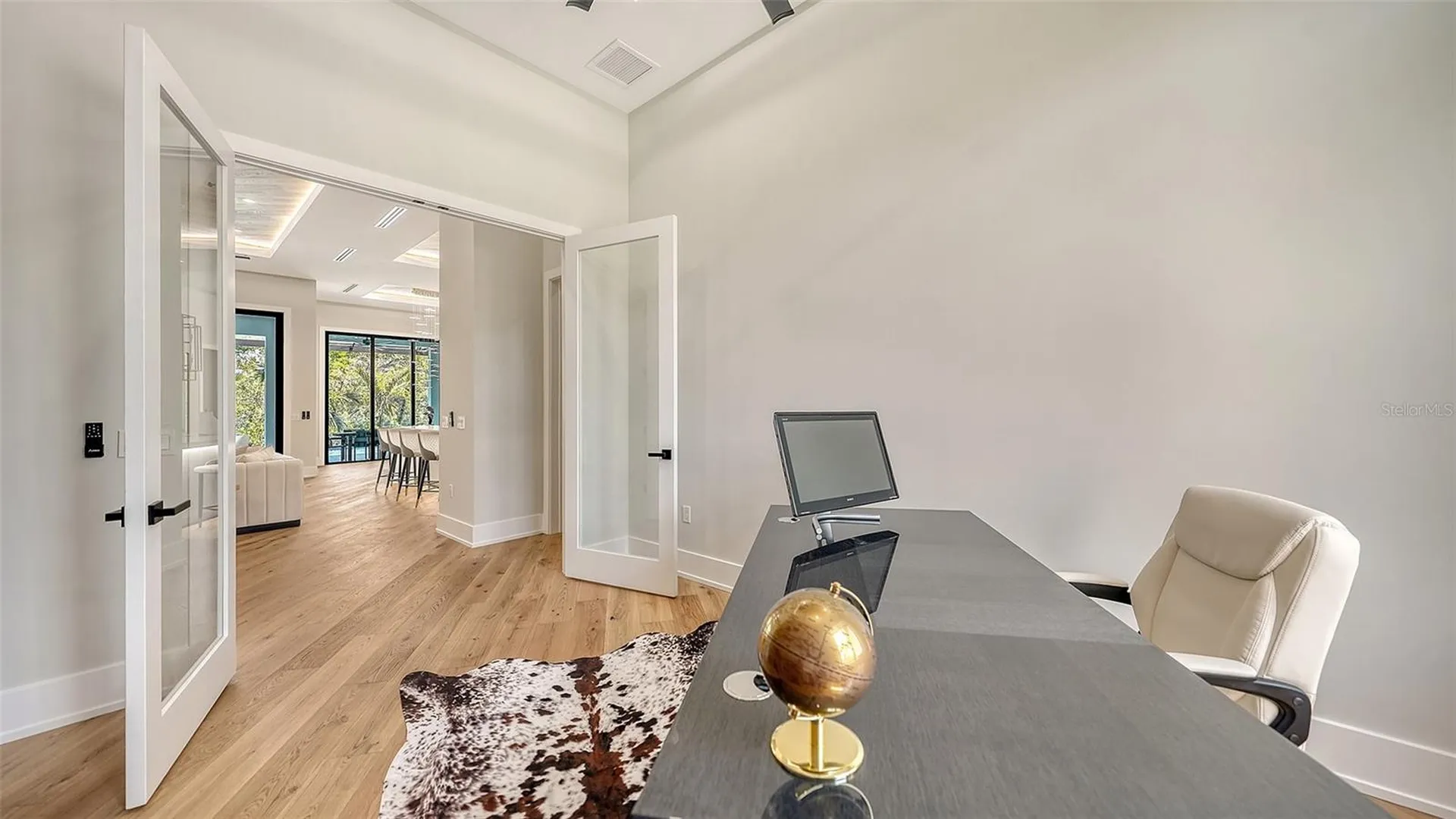413 Island Circle Sarasota FL 34242