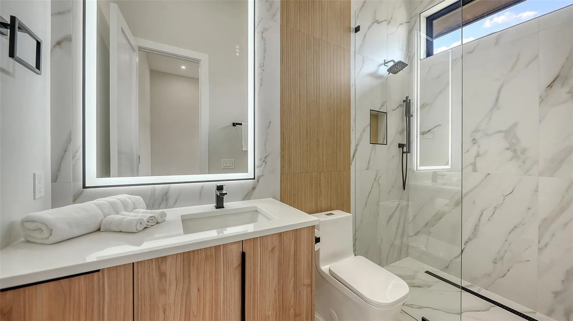 413 Island Circle Sarasota FL 34242